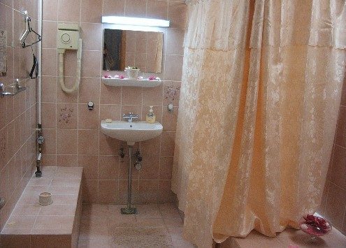 Mikvah Machzikei Hadass — photo 2 of 3